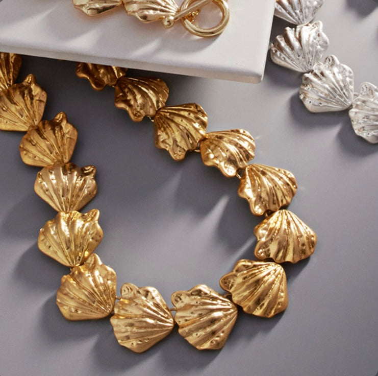 Metal Shell Link Toggle Necklace